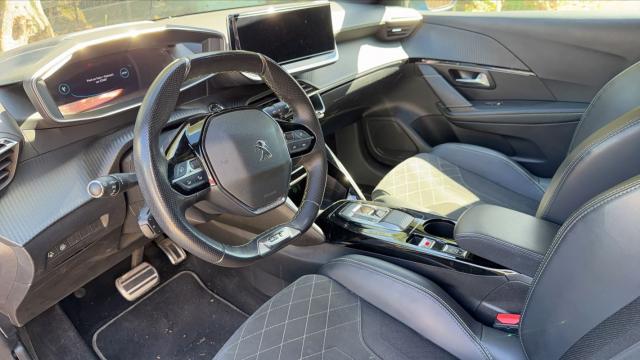 Peugeot 208 image 9