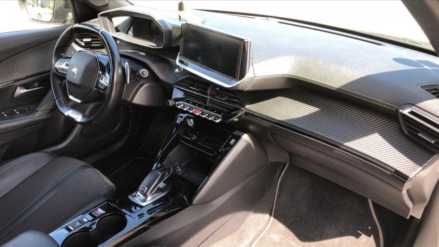 Peugeot 2008 image 8