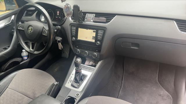 Skoda Octavia image 2