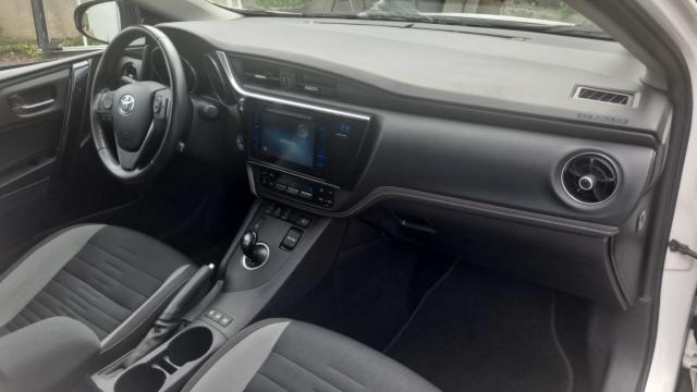 Toyota Auris image 3