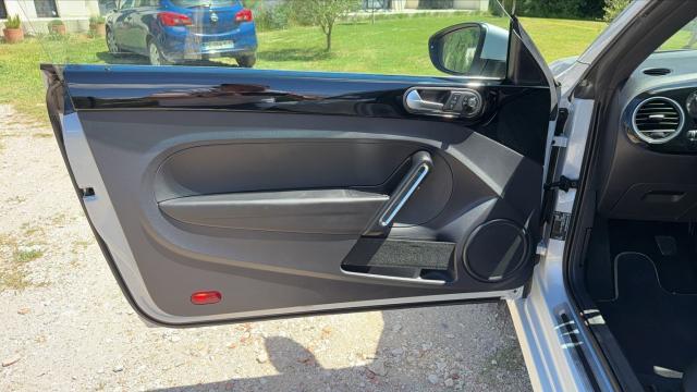 Volkswagen New Beetle image 2