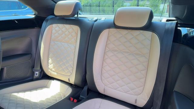 Volkswagen New Beetle image 8
