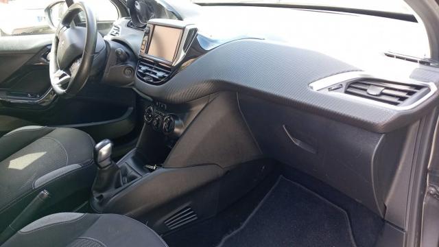 Peugeot 208 image 4