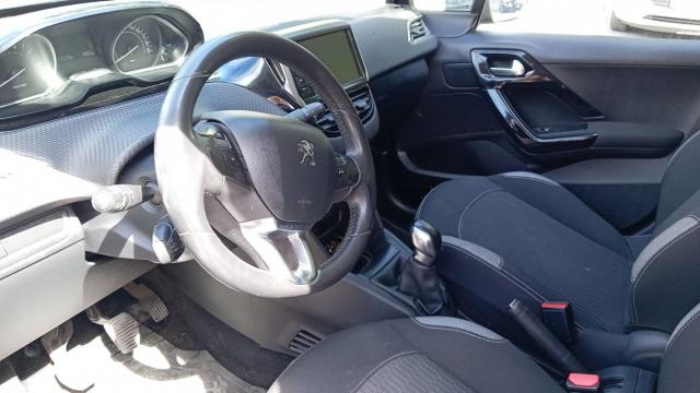 Peugeot 208 image 6