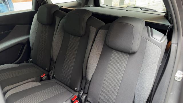 Peugeot 5008 image 1