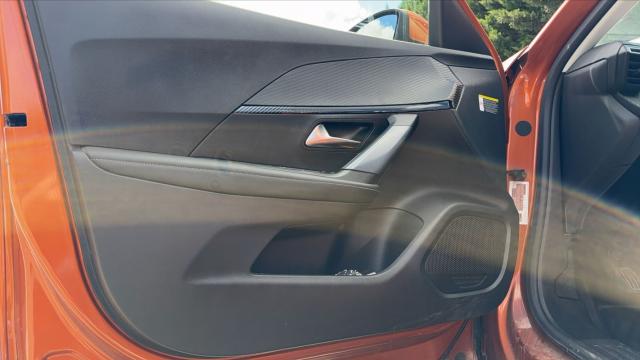 Peugeot 2008 image 2