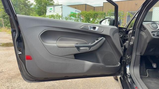 Ford Fiesta image 8