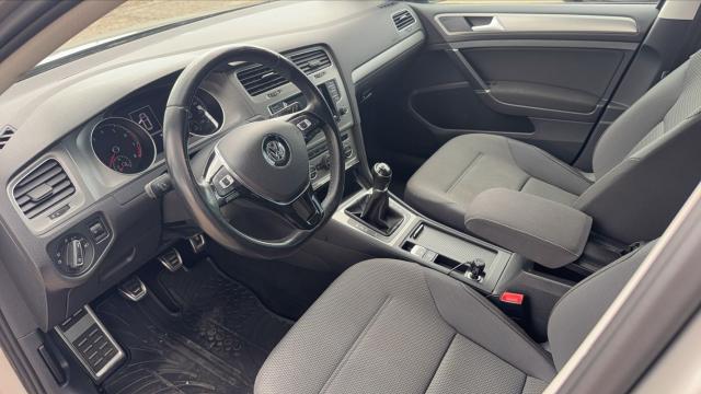 Volkswagen Golf image 9