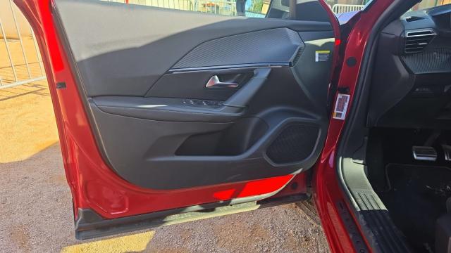 Peugeot 2008 image 1