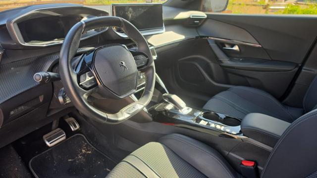 Peugeot 2008 image 2