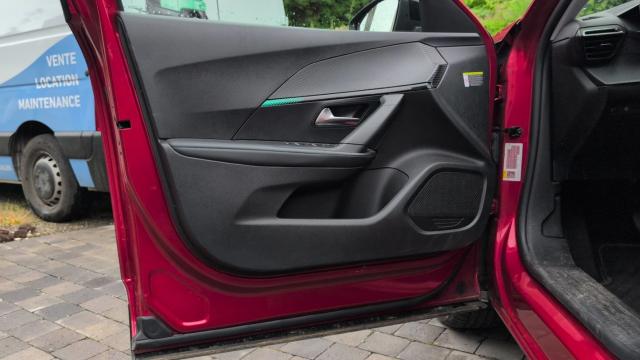 Peugeot 2008 image 6