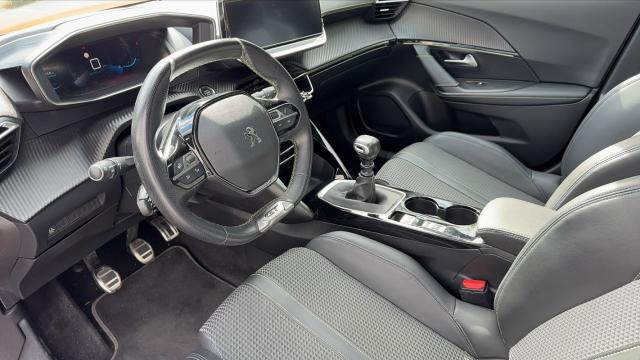 Peugeot 2008 image 2