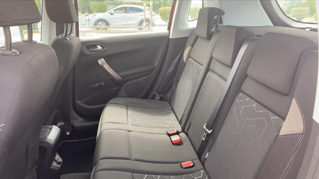 Peugeot 2008 image 8