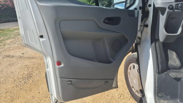 Ford Transit image 9