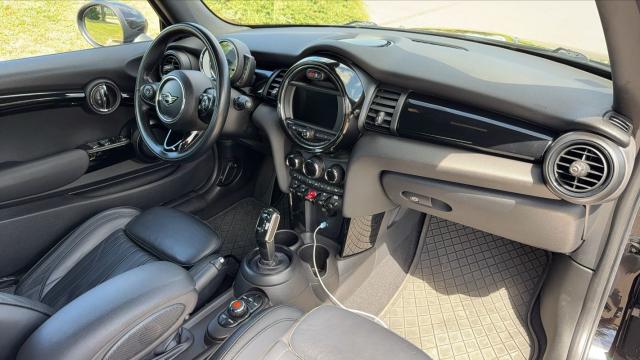 Mini Cabrio image 1