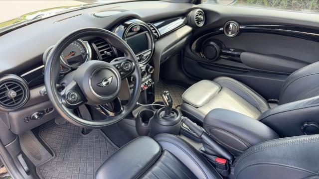 Mini Cabrio image 8