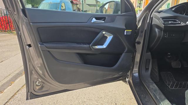 Peugeot 308 image 1