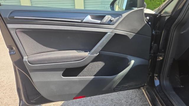 Volkswagen Golf image 6