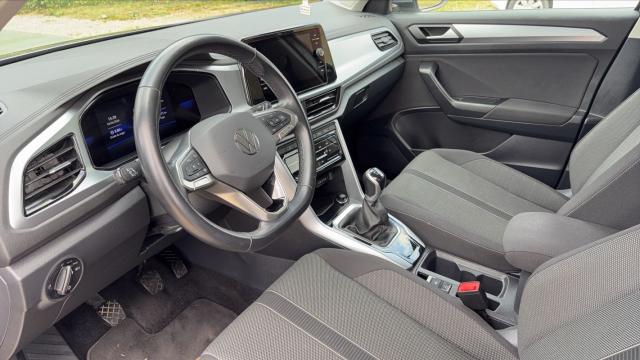 Volkswagen T-Roc image 2