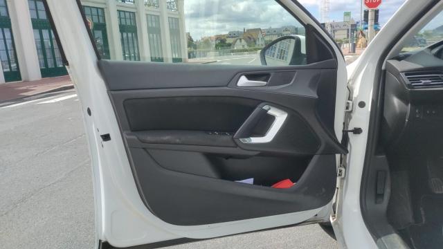 Peugeot 308 image 2