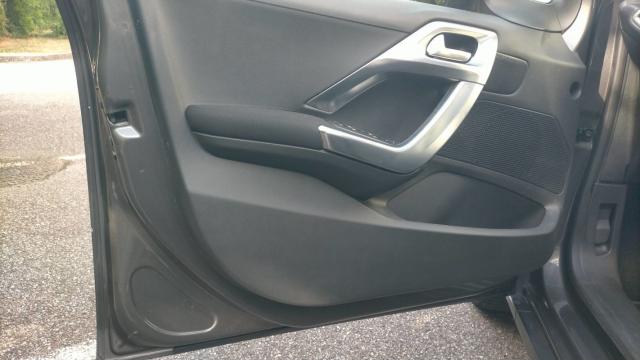 Peugeot 2008 image 9