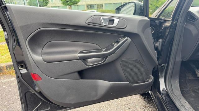 Ford Fiesta image 7