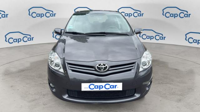Toyota Auris image 1