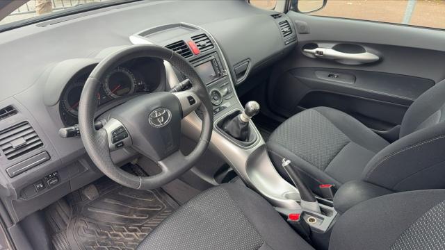 Toyota Auris image 8
