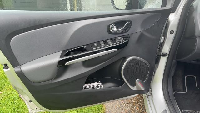 Renault Clio image 9