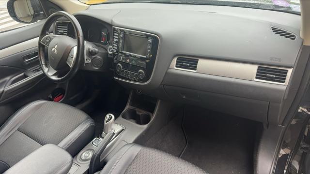 Mitsubishi Outlander image 6