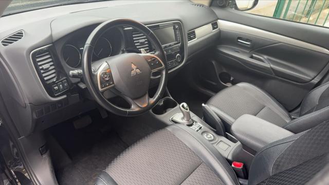 Mitsubishi Outlander image 2