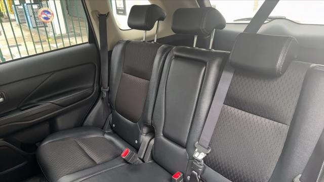 Mitsubishi Outlander image 4