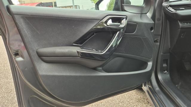 Peugeot 208 image 7