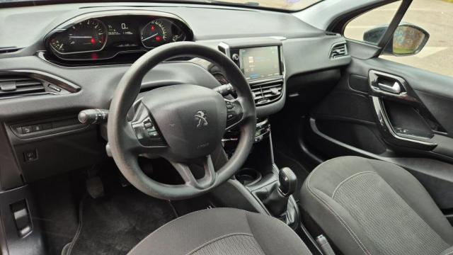 Peugeot 208 image 2