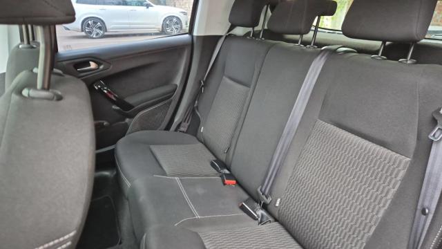 Peugeot 208 image 3
