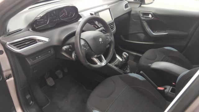 Peugeot 208 image 8