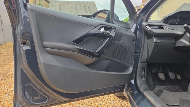 Peugeot 208 image 1