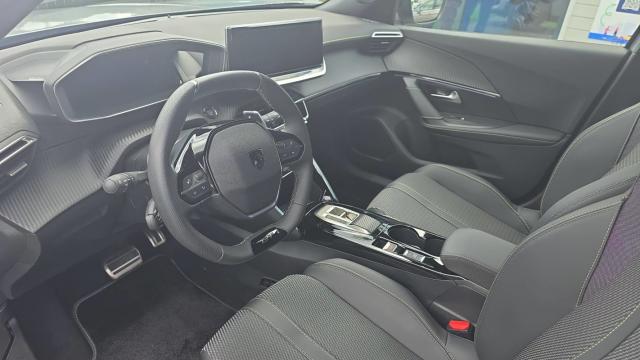 Peugeot 2008 image 2