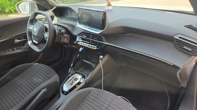 Peugeot 2008 image 6