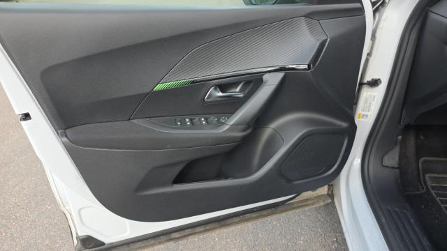 Peugeot 2008 image 3
