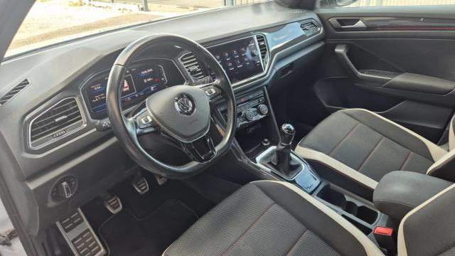 Volkswagen T-Roc image 6