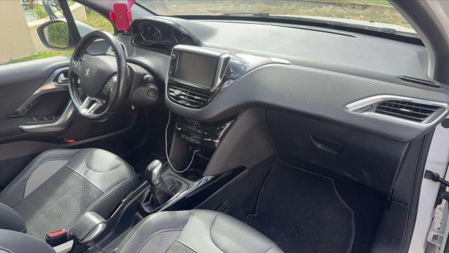 Peugeot 2008 image 8