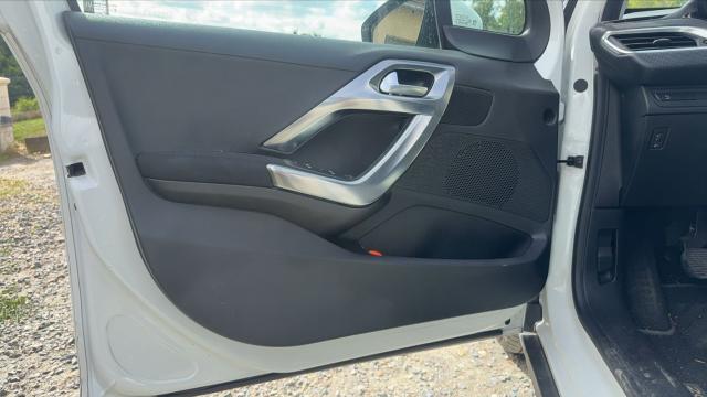 Peugeot 2008 image 3