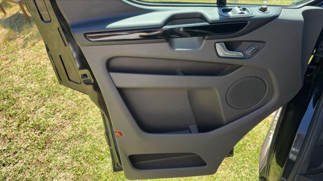 Ford Transit Custom image 2