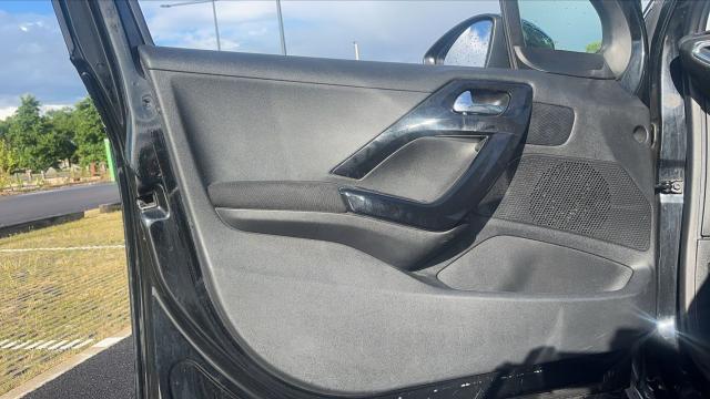 Peugeot 208 image 1