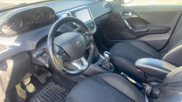 Peugeot 208 image 8