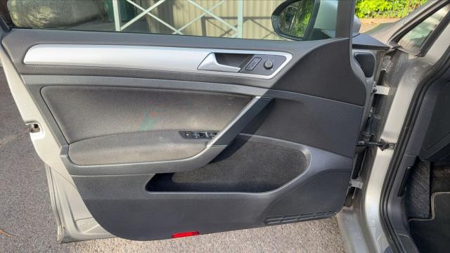 Volkswagen Golf image 8