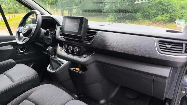 Nissan Nv300 image 5