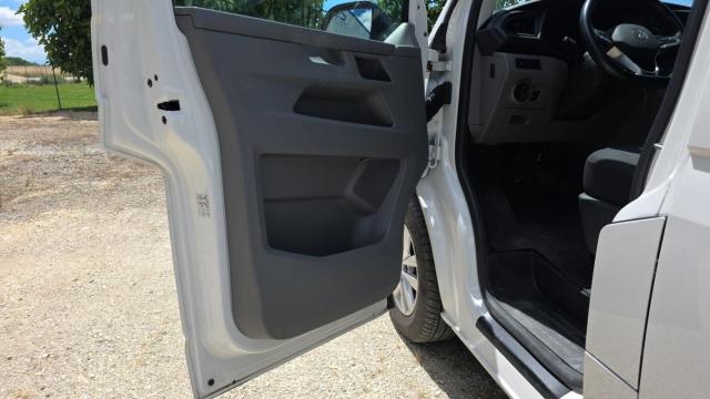 Volkswagen Transporter image 2