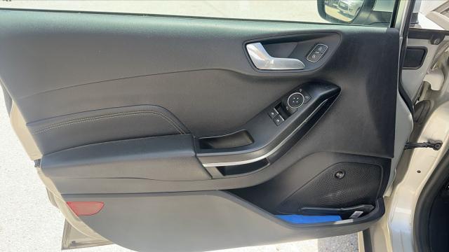 Ford Fiesta image 2